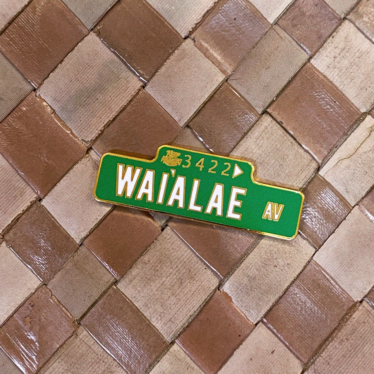 KIK Waialae Pin